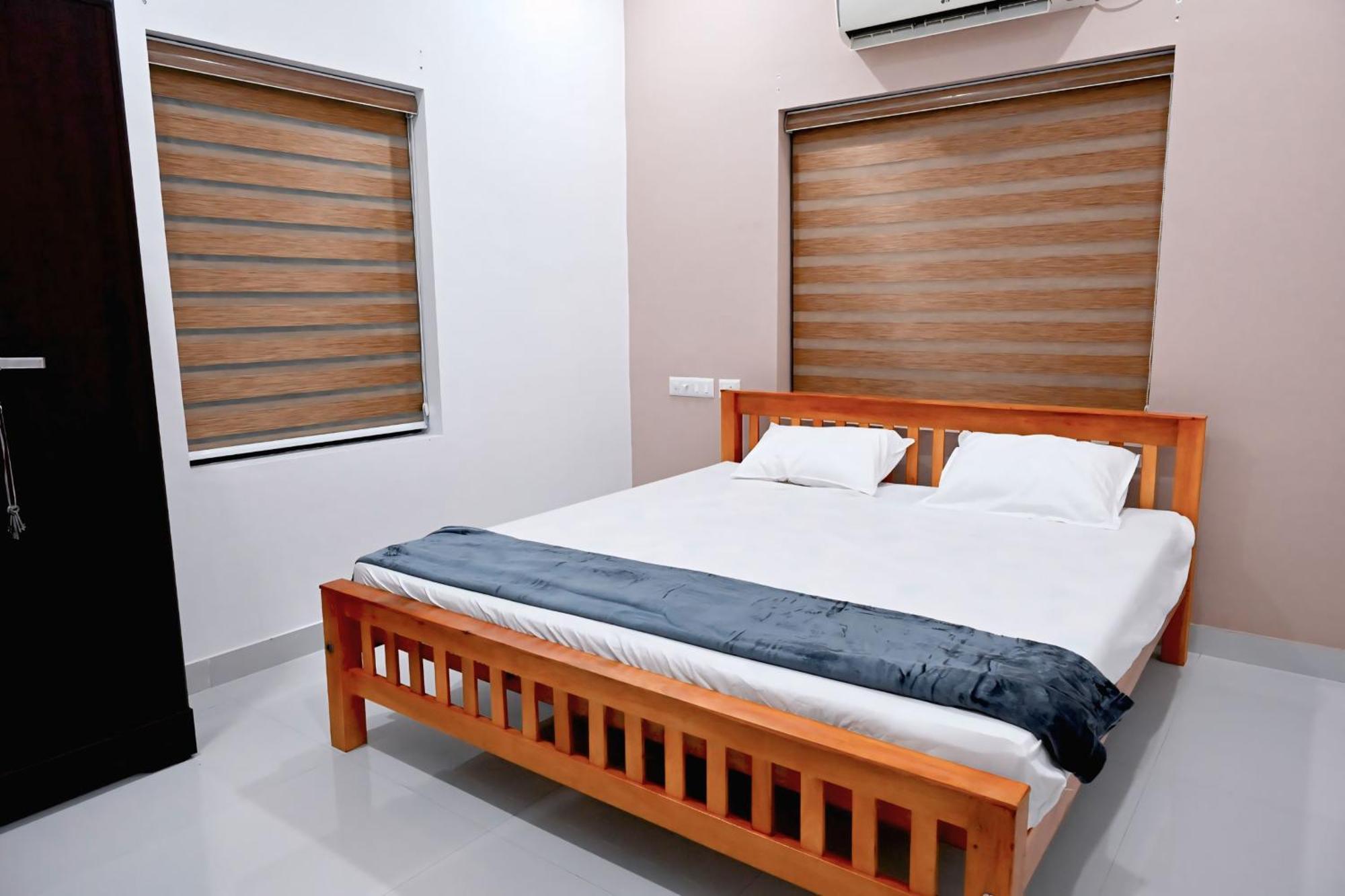 Апартаменты Elamkulam Penthouse - 3Bhk Ac With Kitchen - Kochi Chottanikara Экстерьер фото